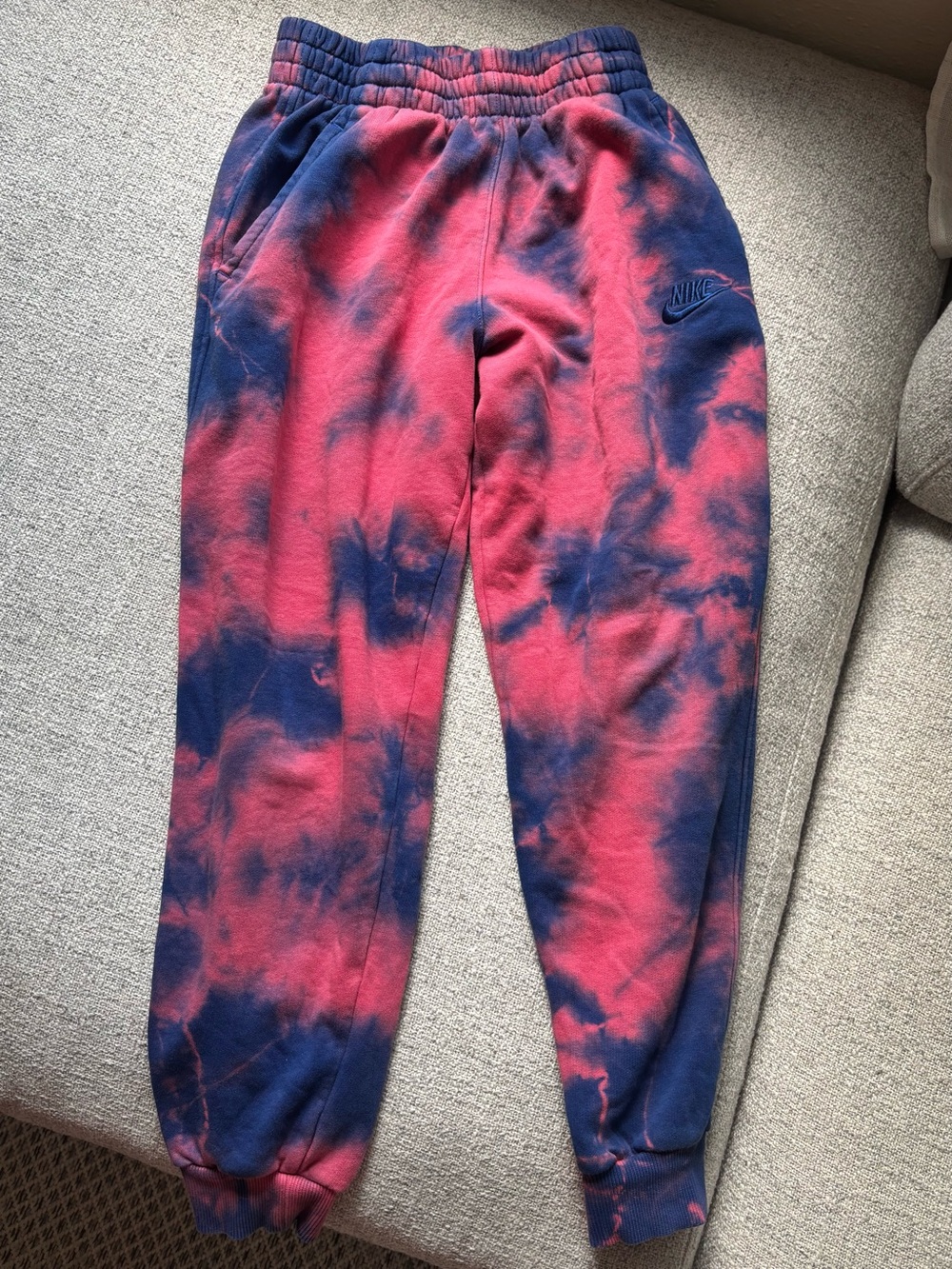 Kid’s Nike Sportswear Club Fleece blue/pink tie-dye sweatpants unisex children’s